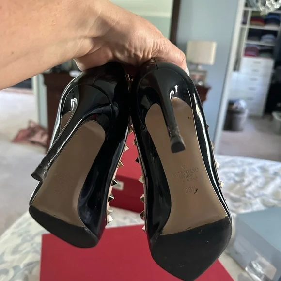 Valentino Black and Tan Rockstud Heels - Picture 3 of 4